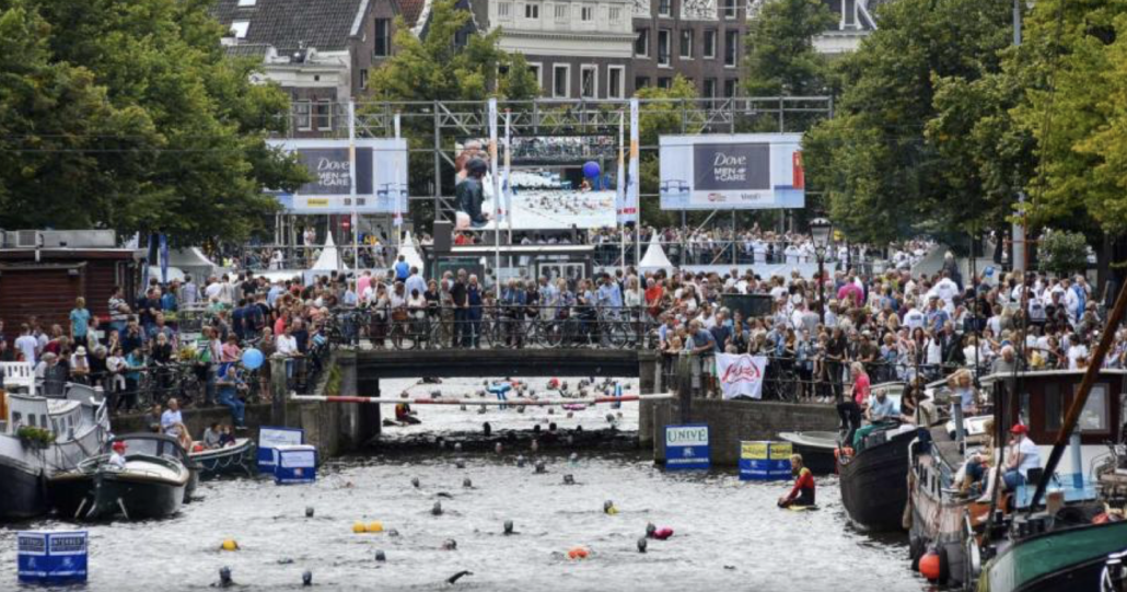 Amsterdam City Swim haalt zwemmend 1,8 miljoen op voor ALS