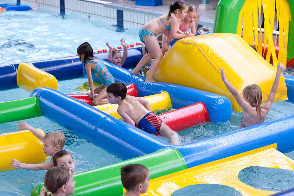 Grote gemeenten investeren nog wel in schoolzwemmen