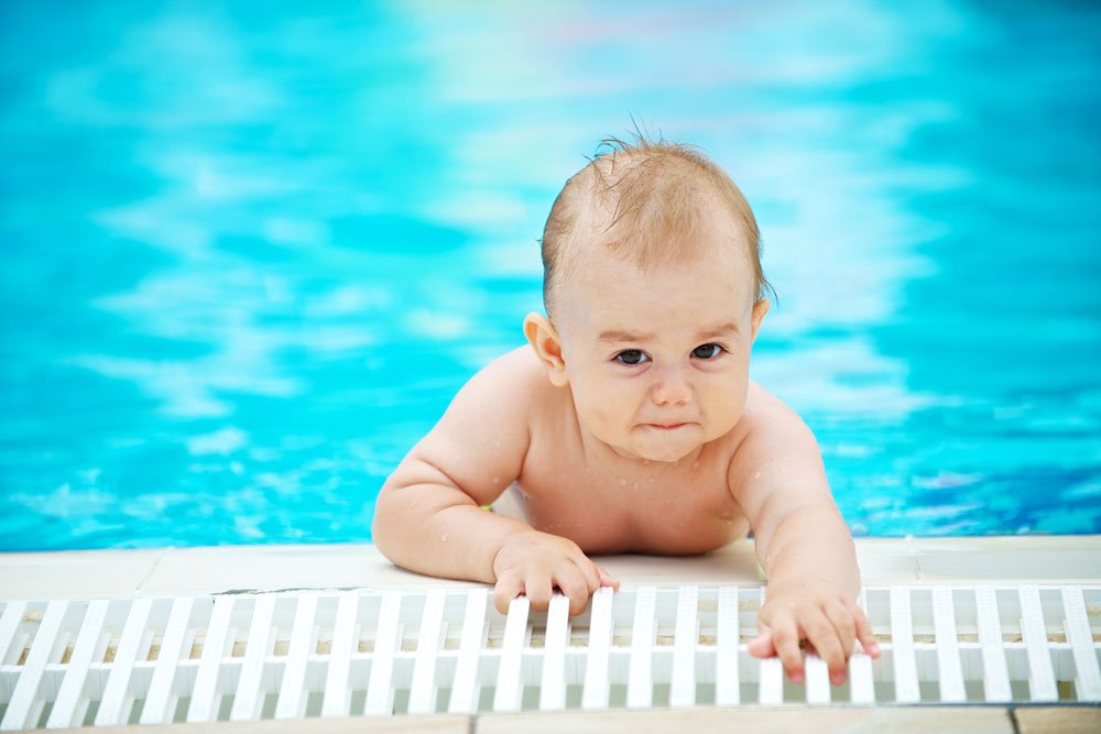 Dit is waarom je al heel jong moet beginnen met zwemmen. Spoiler: het is ook goed voor de leerprestaties.