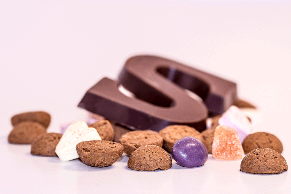 Waarbij? Aardbei! De lol zit er bij een aantal Pieten al goed in…