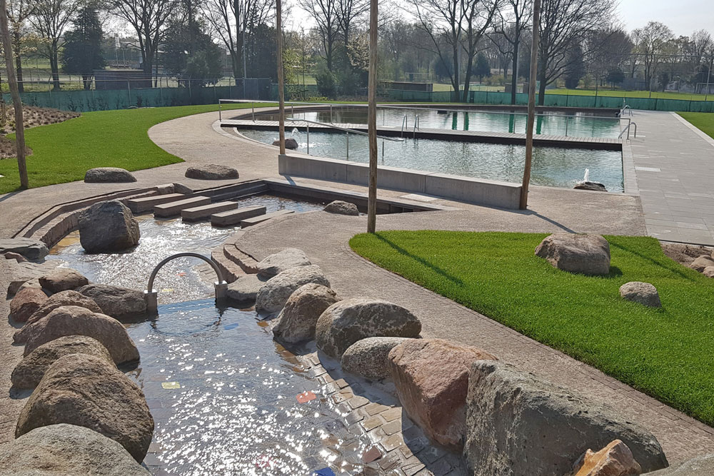 Buitenbad De Peppel: Kraakhelder fris water zonder chloor