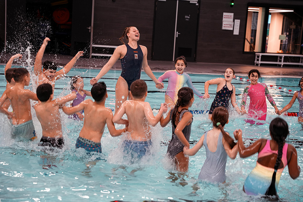 In beweging tegen obesitas met ‘Sporthelden op School’ én zwembaden
