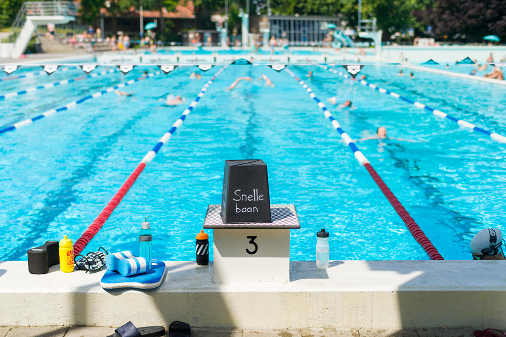 ‘De mooiste 50 meter buitenbaden van Nederland’: een ode aan het openluchtbad