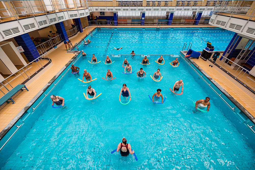 Bewegen in water als valpreventie: ‘De waarde zit niet alleen in het water’