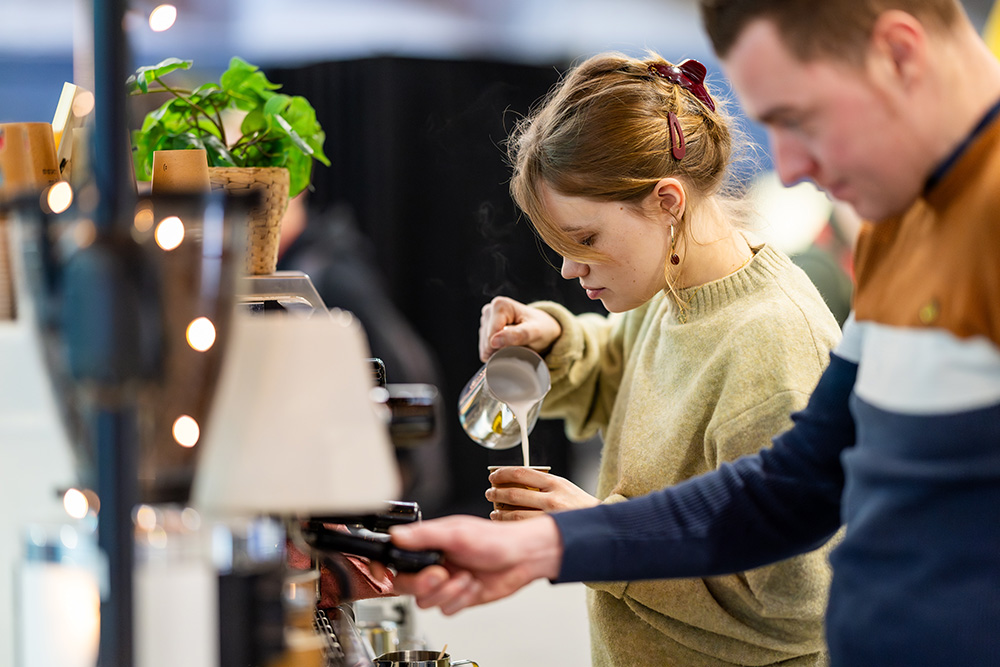 Collega’s, koffie en kennis: kom ook naar de ZwembadBranche Dag!