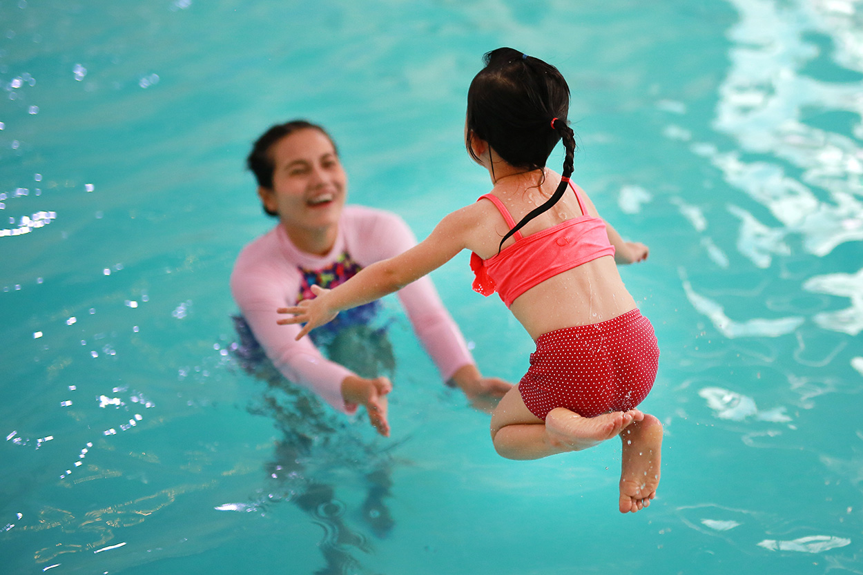 Zwemonderwijs in beweging: tussen techniek, pedagogiek en praktijk