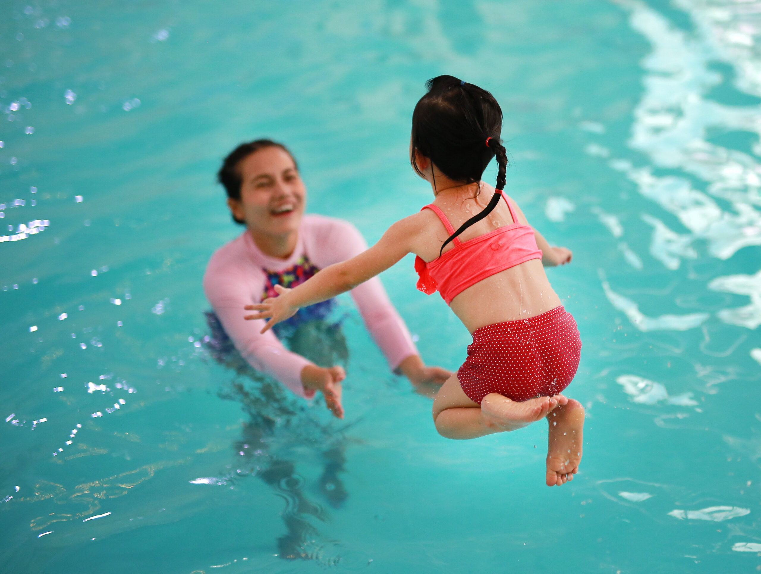 Zwemonderwijs in beweging: tussen techniek, pedagogiek en praktijk